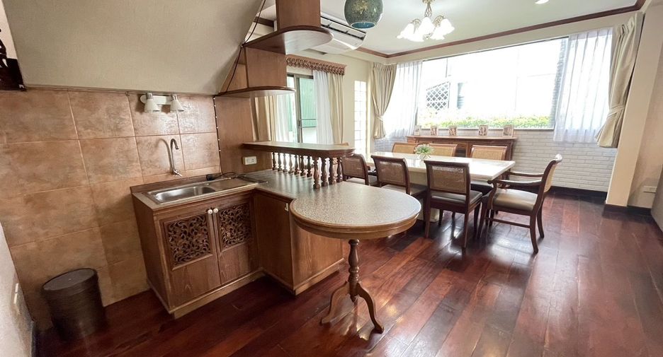 À louer 3 chambres villa à Sathon, Bangkok