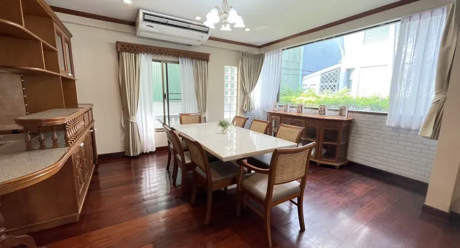À louer 3 chambres villa à Sathon, Bangkok