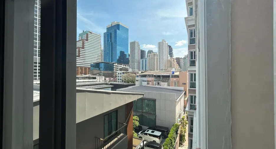 For rent 1 bed condo in Watthana, Bangkok