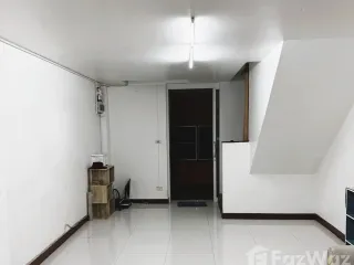 出租 4 卧室 联排别墅 在 Lat Phrao, 曼谷