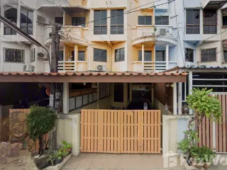 出租 4 卧室 联排别墅 在 Lat Phrao, 曼谷