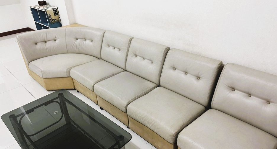For rent 4 bedrooms townhouse in Lat Phrao, Bangkok