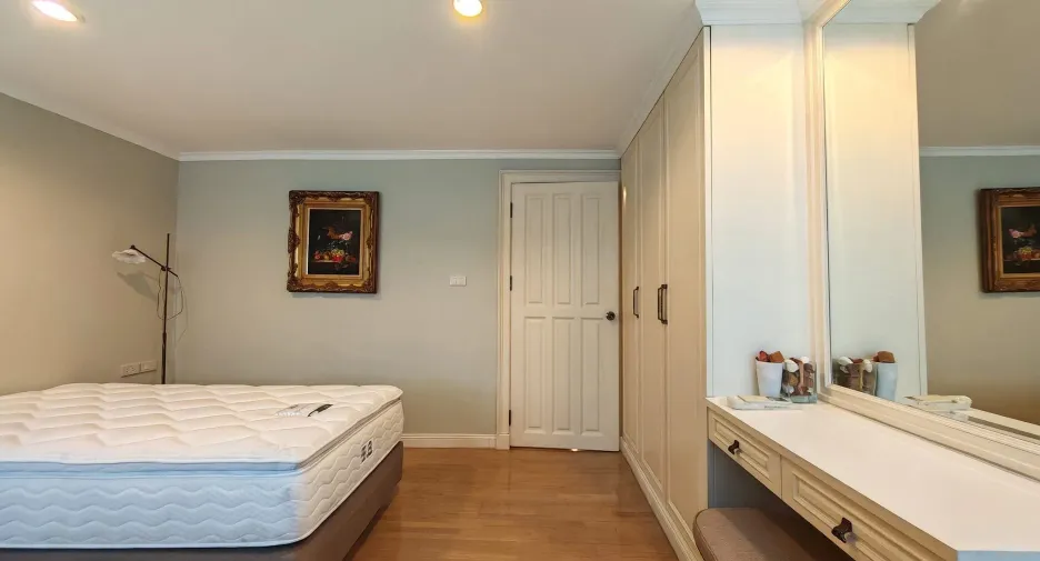 For rent 2 bedrooms condo in Pathum Wan, Bangkok