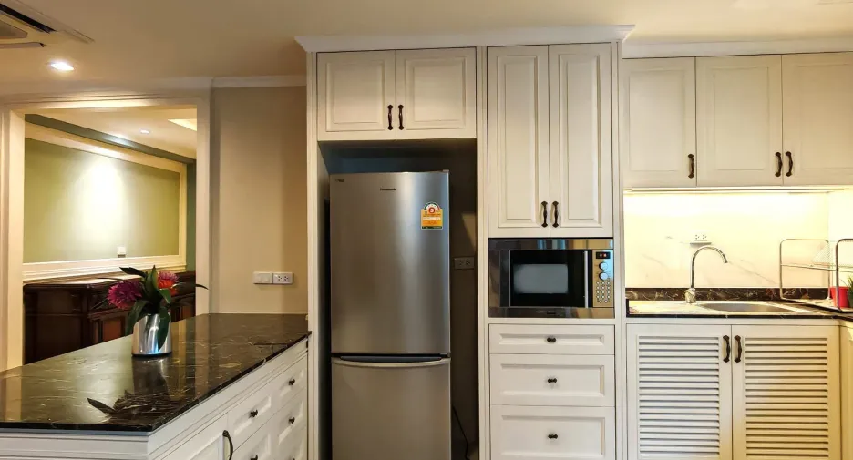 For rent 2 bedrooms condo in Pathum Wan, Bangkok