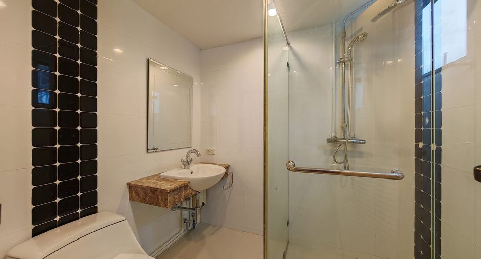 For rent 2 ベッドルーム condo in Pathum Wan, Bangkok