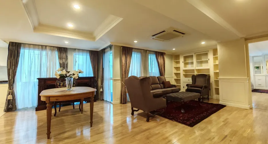 For rent 2 bedrooms condo in Pathum Wan, Bangkok