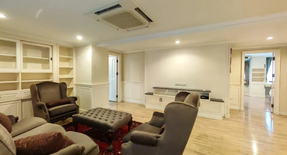 For rent 2 bedrooms condo in Pathum Wan, Bangkok