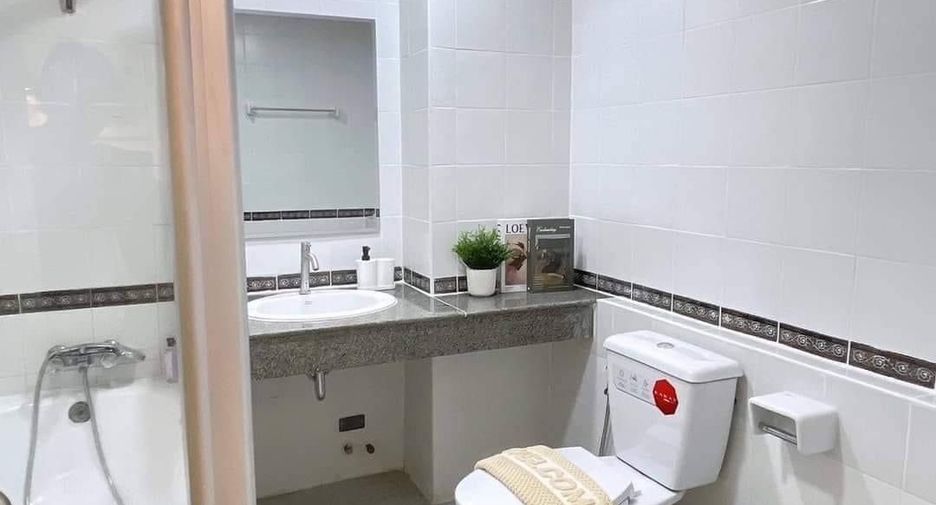 For rent 2 bedrooms condo in Din Daeng, Bangkok