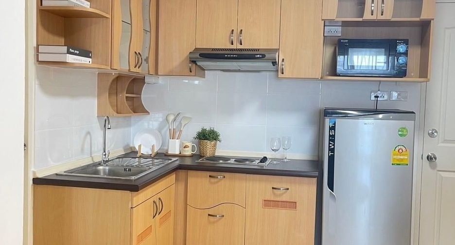 For rent 2 bedrooms condo in Din Daeng, Bangkok