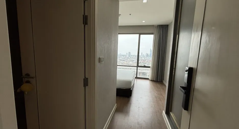 For rent 2 bedrooms condo in Yan Nawa, Bangkok