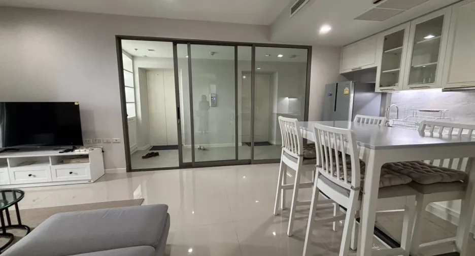 For rent 2 bedrooms condo in Yan Nawa, Bangkok