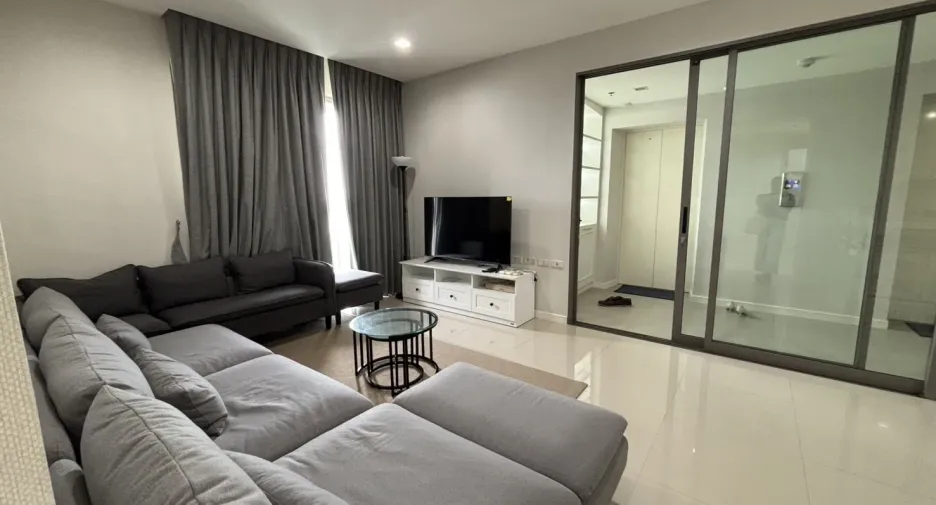 For rent 2 bedrooms condo in Yan Nawa, Bangkok
