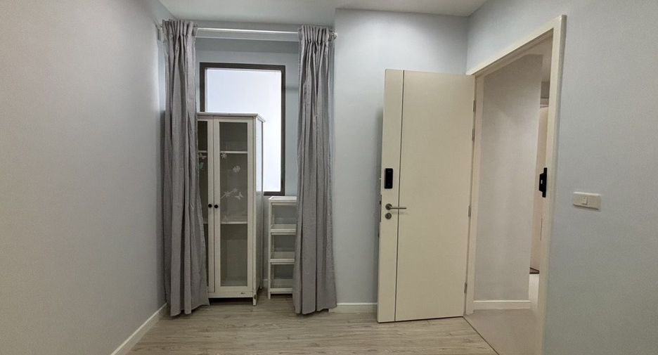 For rent 2 bedrooms condo in Yan Nawa, Bangkok