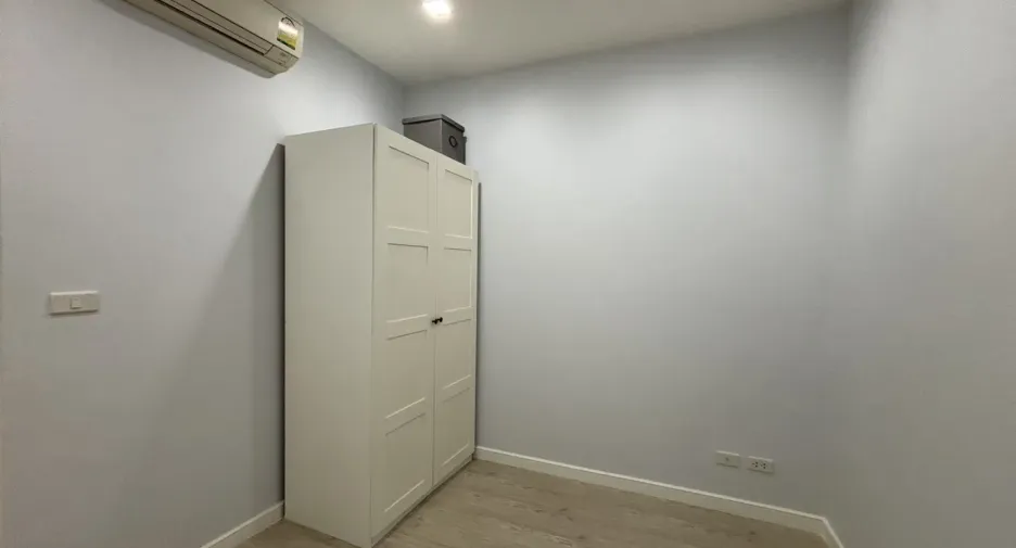 For rent 2 bedrooms condo in Yan Nawa, Bangkok