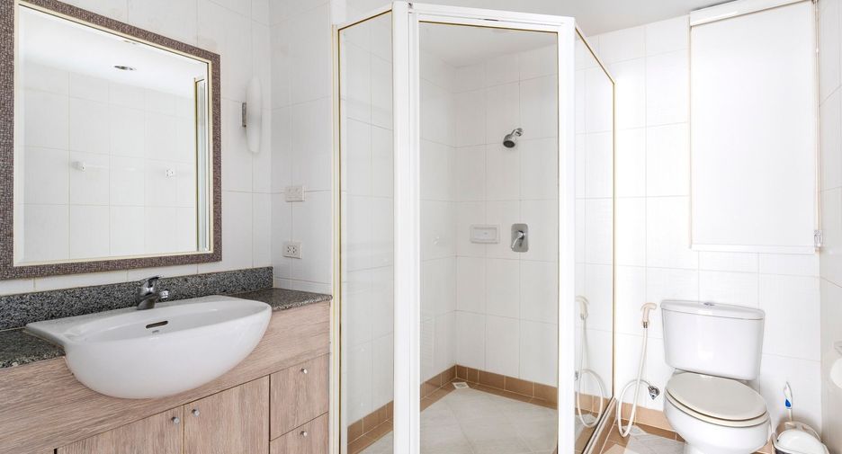 For rent 1 bed condo in Watthana, Bangkok
