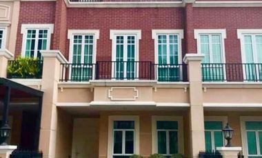 For rent 4 bedrooms house in Watthana, Bangkok