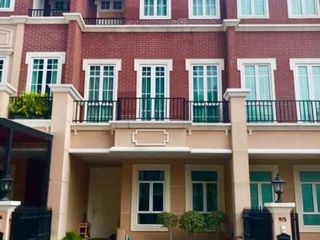 Casa en alquiler de 4 habitaciones en Watthana, Bangkok