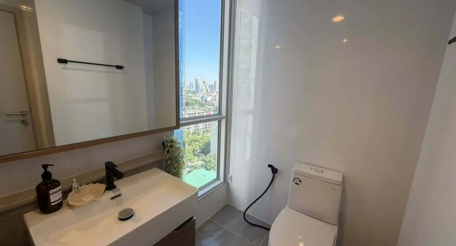 For rent 1 bed condo in Khlong Toei, Bangkok