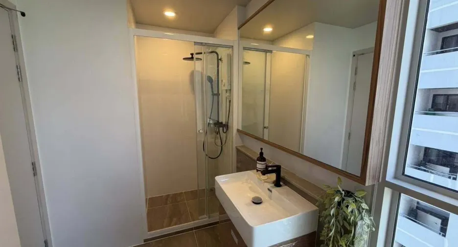 For rent 1 bed condo in Khlong Toei, Bangkok