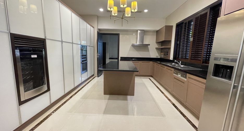 For rent 4 ベッドルーム house in Khlong Toei, Bangkok