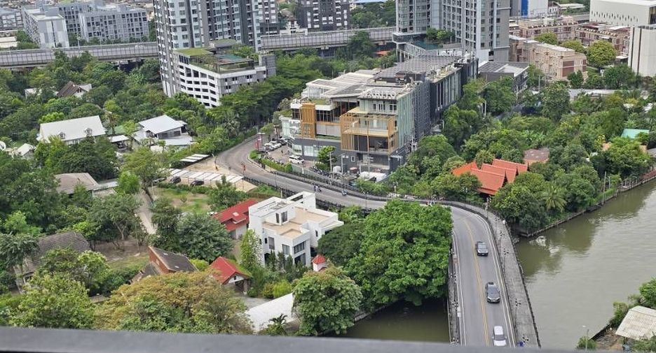 For rent 2 bedrooms condo in Watthana, Bangkok