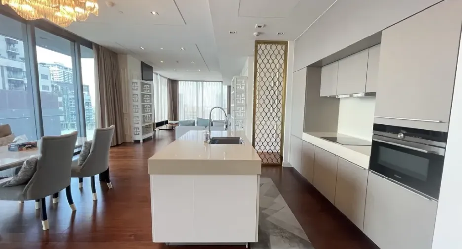 Condo en alquiler de 3 habitaciones en Khlong Toei, Bangkok