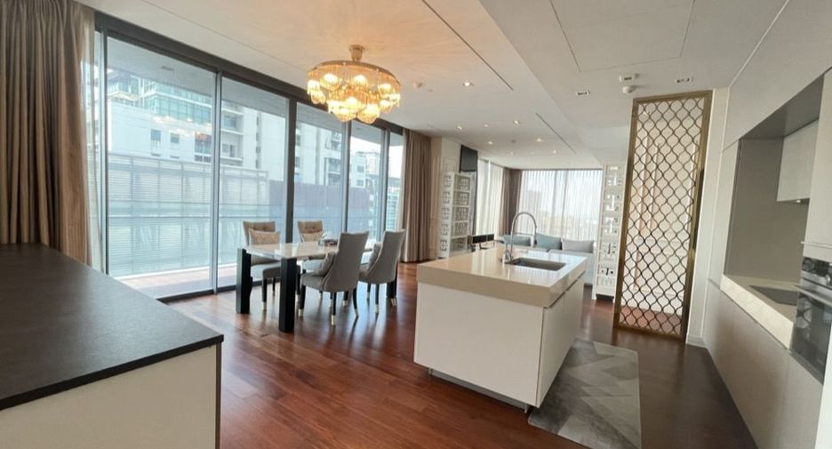 Condo en alquiler de 3 habitaciones en Khlong Toei, Bangkok