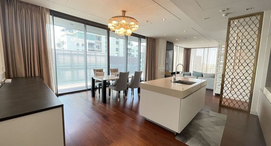 Condo en alquiler de 3 habitaciones en Khlong Toei, Bangkok