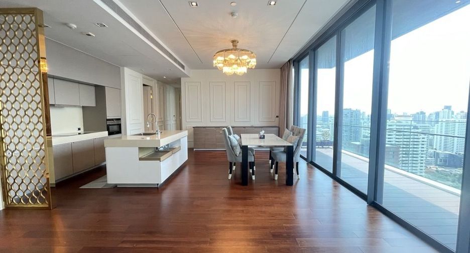 Condo en alquiler de 3 habitaciones en Khlong Toei, Bangkok