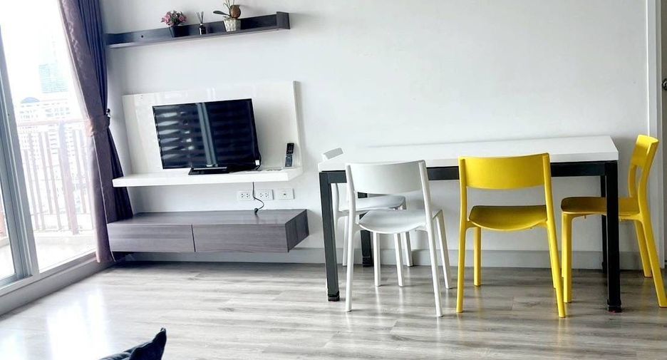 For rent 2 bedrooms condo in Sathon, Bangkok