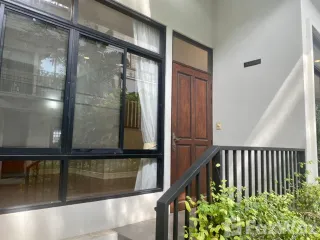 出租 4 卧室 别墅 在 Khlong Toei, 曼谷