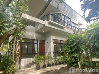 出租 4 卧室 别墅 在 Khlong Toei, 曼谷