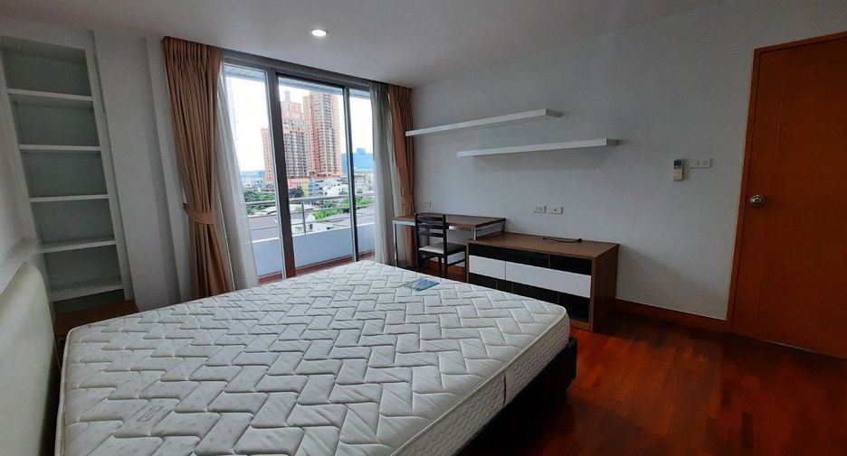 For rent 3 bedrooms apartment in Khlong Toei, Bangkok