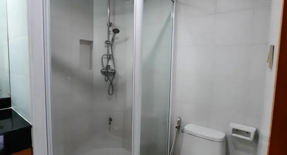 For rent 3 bedrooms apartment in Khlong Toei, Bangkok