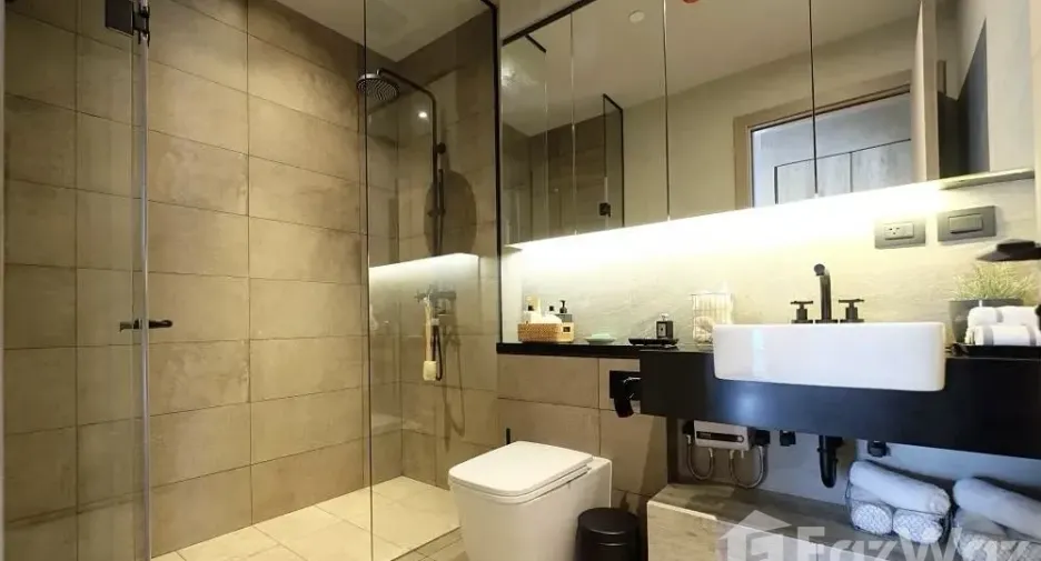 For rent 2 bedrooms condo in Watthana, Bangkok