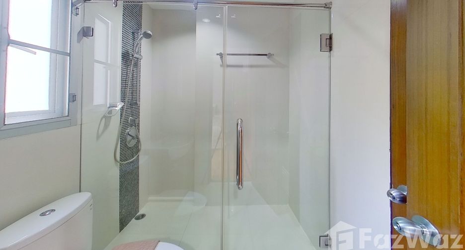 For rent 3 bedrooms condo in Sathon, Bangkok