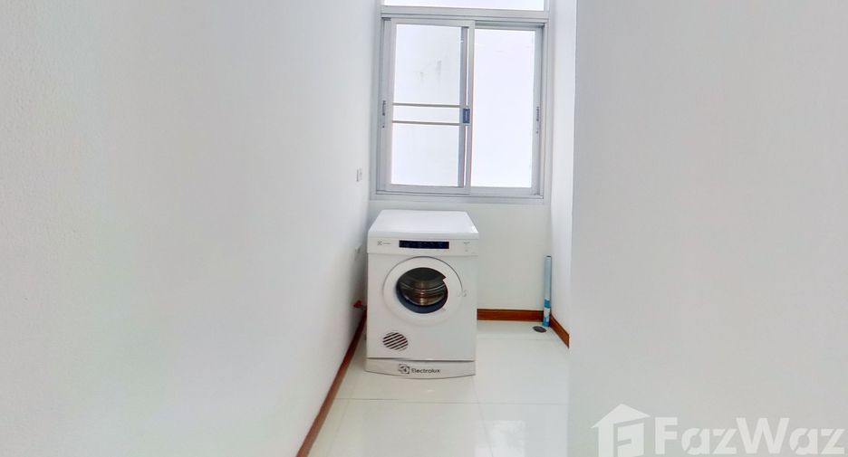 For rent 3 bedrooms condo in Sathon, Bangkok