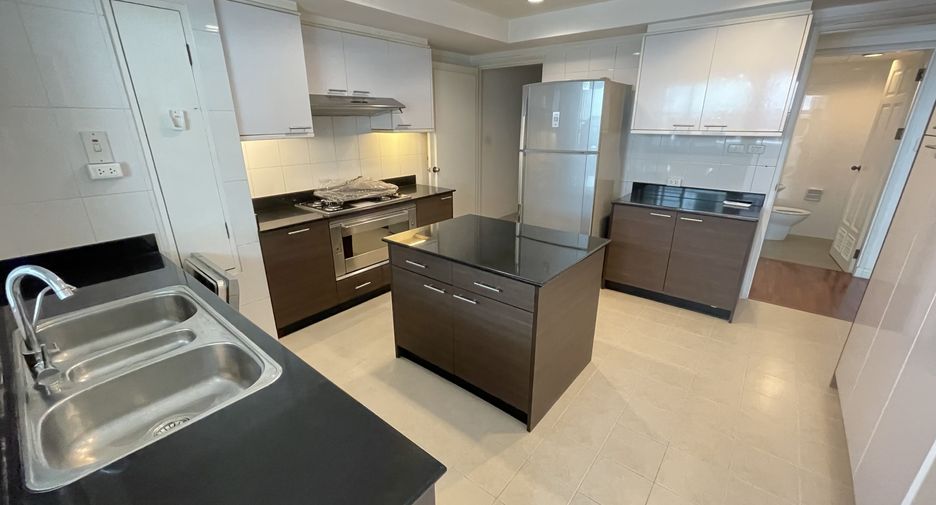 Apartamento en alquiler de 3 habitaciones en Watthana, Bangkok