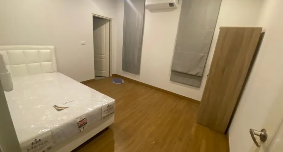 À louer 4 chambres maison à Bang Khun Thian, Bangkok