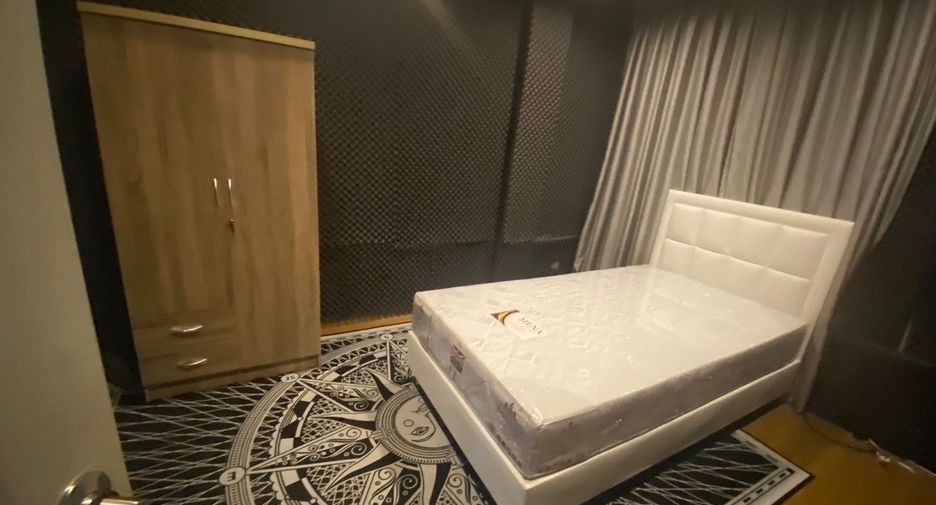 À louer 4 chambres maison à Bang Khun Thian, Bangkok