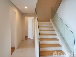 For rent 4 bedrooms condo in Watthana, Bangkok