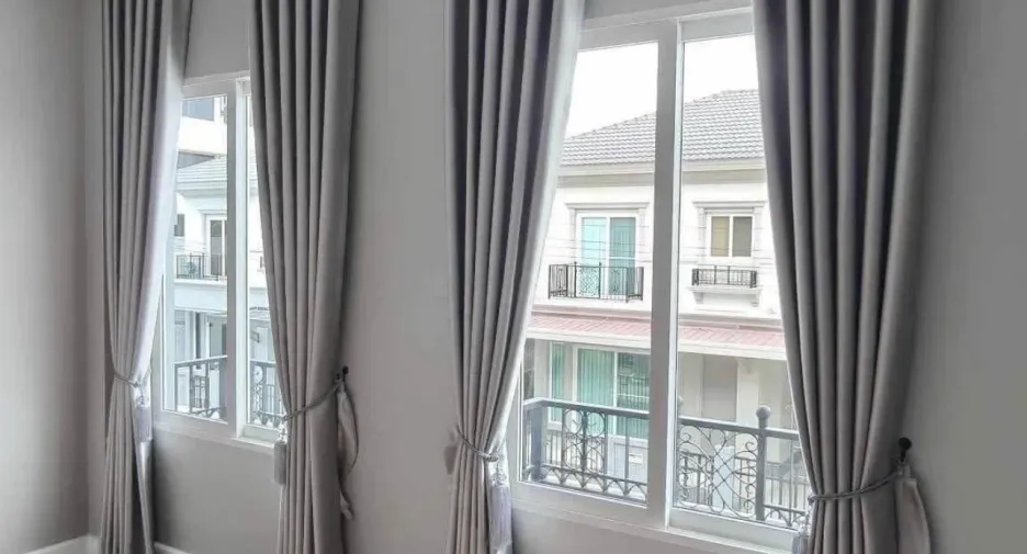 Haus zur Miete mit 4 Zimmer in Nong Khaem, Bangkok