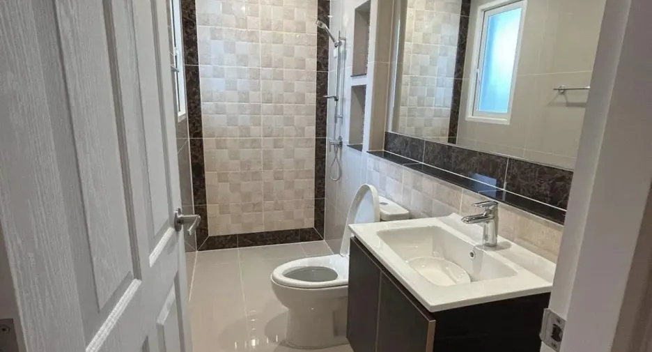 Haus zur Miete mit 4 Zimmer in Nong Khaem, Bangkok