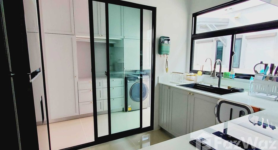 Casa en alquiler de 3 habitaciones en Lat Krabang, Bangkok