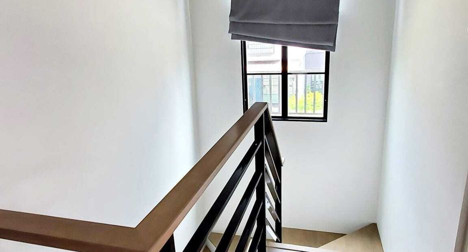 Casa en alquiler de 3 habitaciones en Lat Krabang, Bangkok