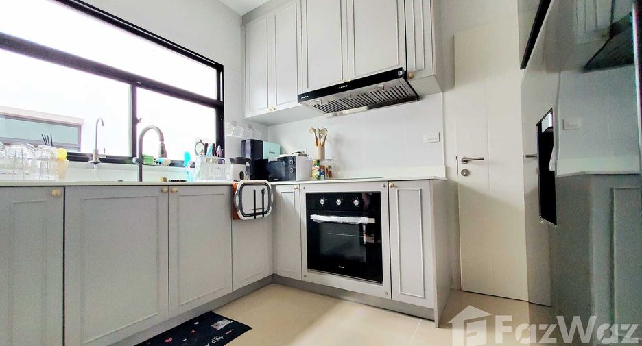 Casa en alquiler de 3 habitaciones en Lat Krabang, Bangkok