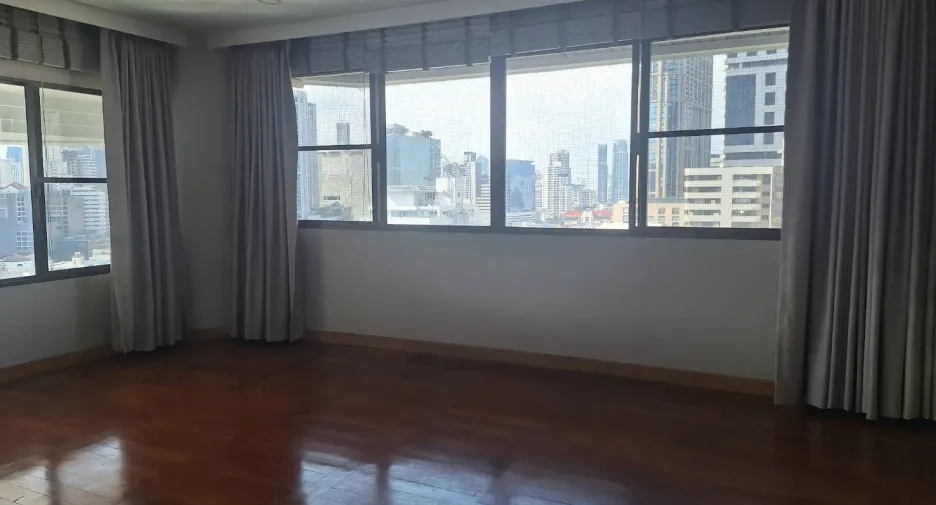 Wohnung zur Miete mit 4 Zimmer in Khlong Toei, Bangkok