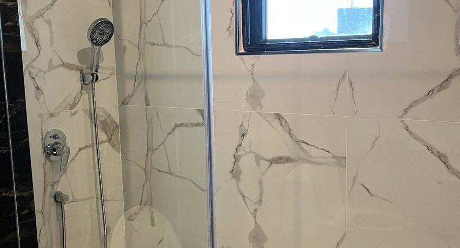 For rent 3 bedrooms condo in Bang Rak, Bangkok