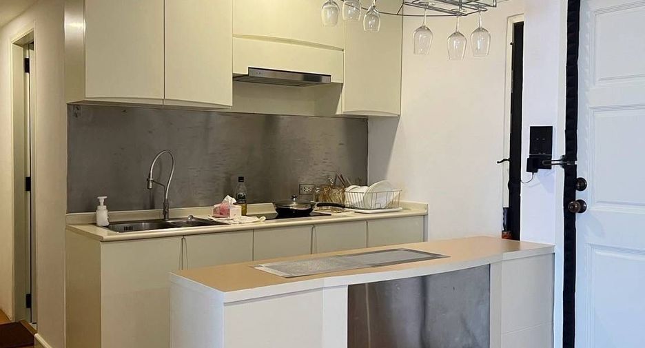 For rent 3 bedrooms condo in Bang Rak, Bangkok