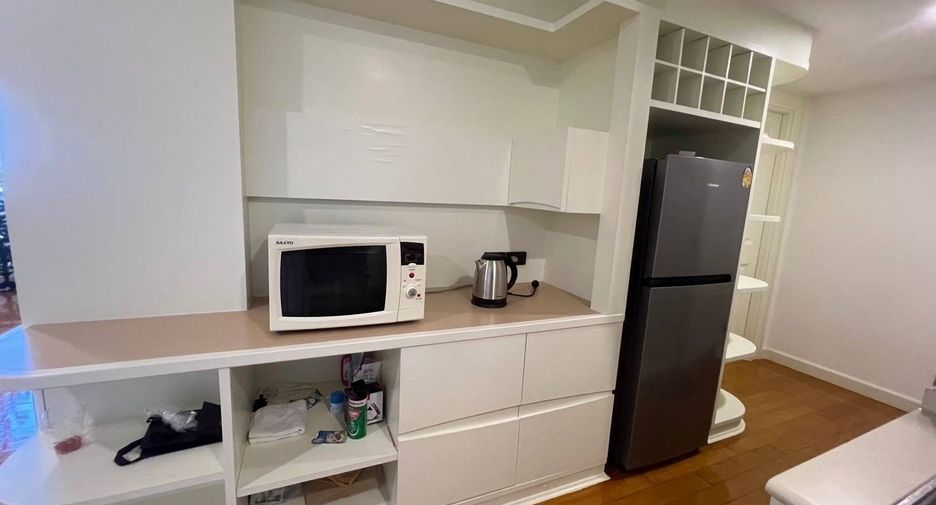 For rent 3 bedrooms condo in Bang Rak, Bangkok